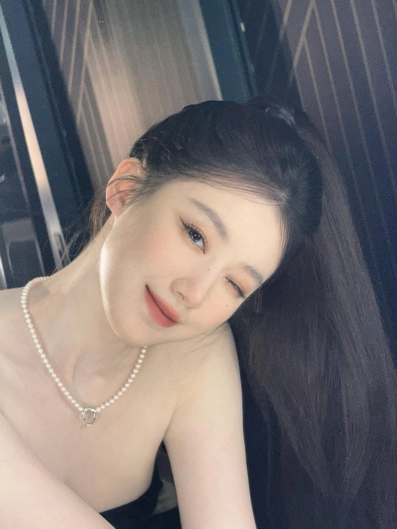 “눈부신 한순간 머금고”…슈화, 미소로 채운 밤→청초미 폭발 / 걸그룹 아이들 슈화 인스타그램