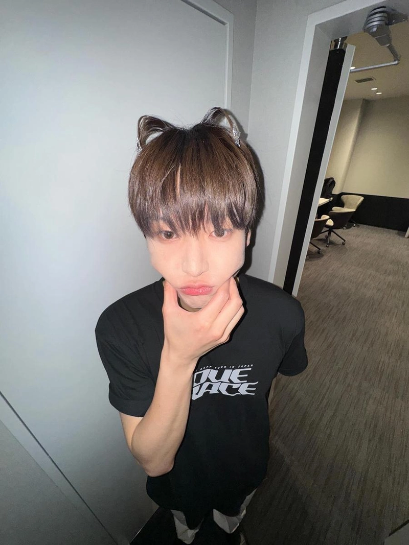 “공연 끝나고 남은 장난스러움”…김인성, 무대 뒤 환한 미소→팬심 압도 / 그룹 SF9 김인성 인스타그램