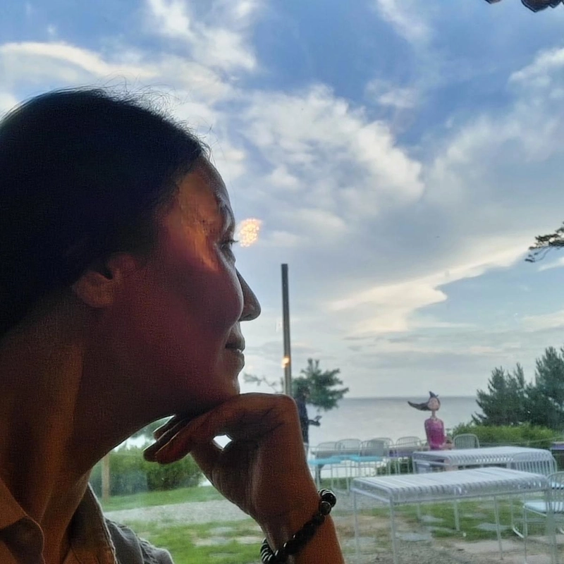“나 자신과의 대화”…오민애, 여름 저녁→평화에 스며든 미소 / 배우 오민애 인스타그램