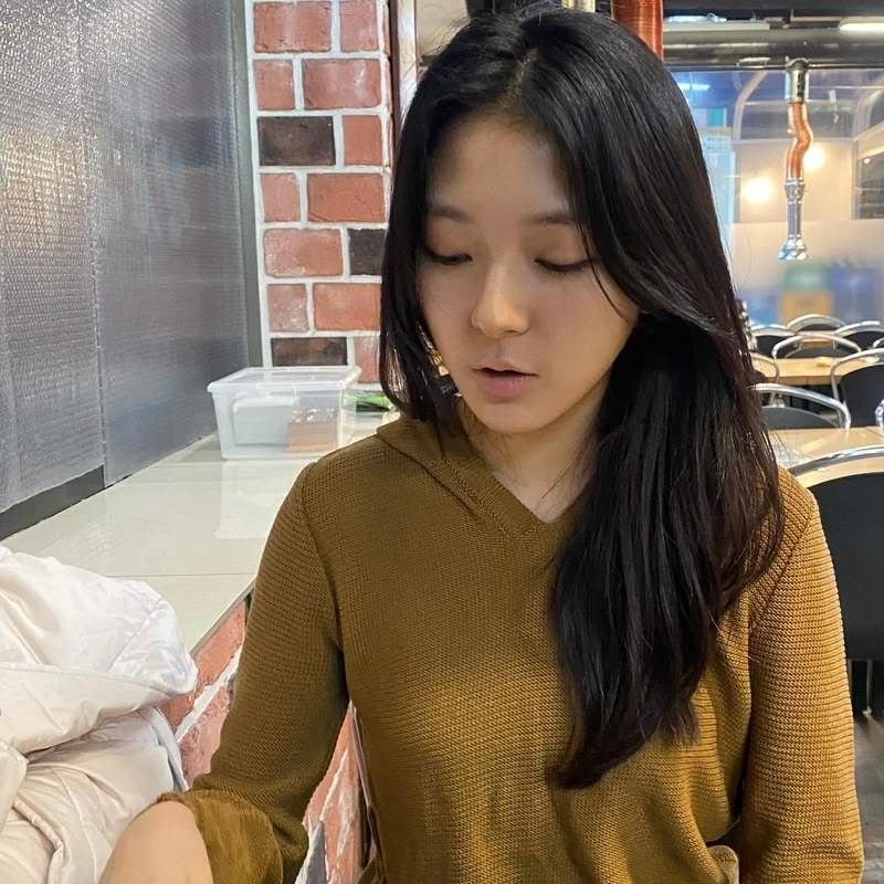 “조용한 밤의 생각”…정한결, 무심한 시선→감성 소멸의 순간 / 너의 연애 출연자 정한결 인스타그램