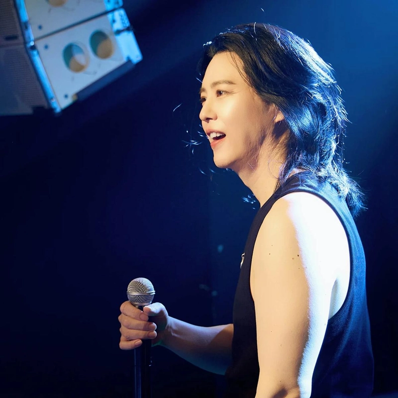 “정말 최고로 놀고 싶다”…양준일, 무대 위 여름→열정의 순간 포착 / 가수 양준일 인스타그램