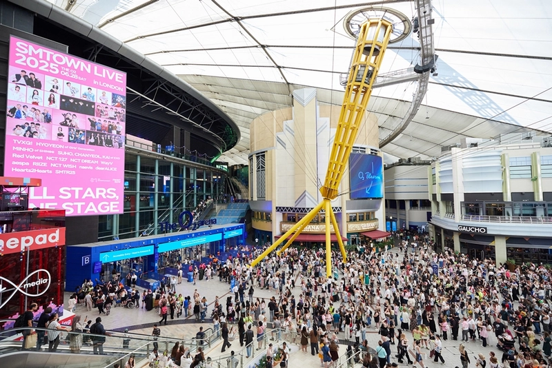“SMTOWN LIVE 2025 이끌다”…프론트로, 런던서 현장 혁신→K-POP 글로벌 입지 강조 / SM엔터테인먼트