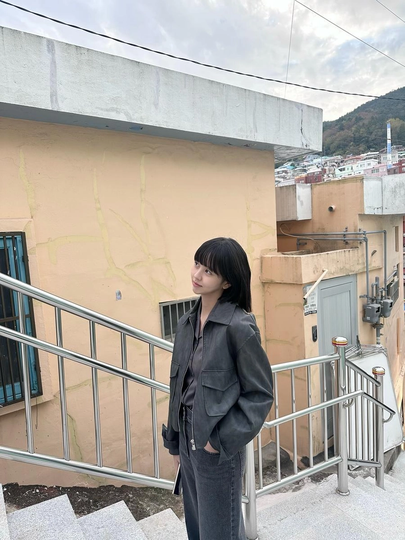 “GOOD BYE”…김소현, 담담한 표정에 스며든 여름의 이별→잔상 남긴 길목 / 배우 김소현 인스타그램