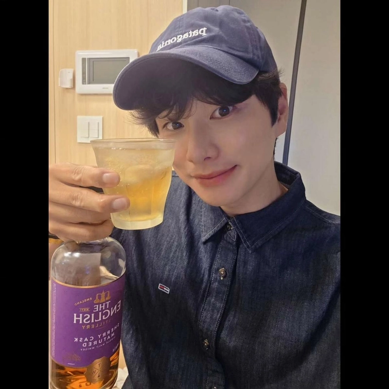 “선물 감사합니다”…이이경, 여름 향기 가득→잔잔한 미소로 근황 전해 / 배우 이이경 인스타그램