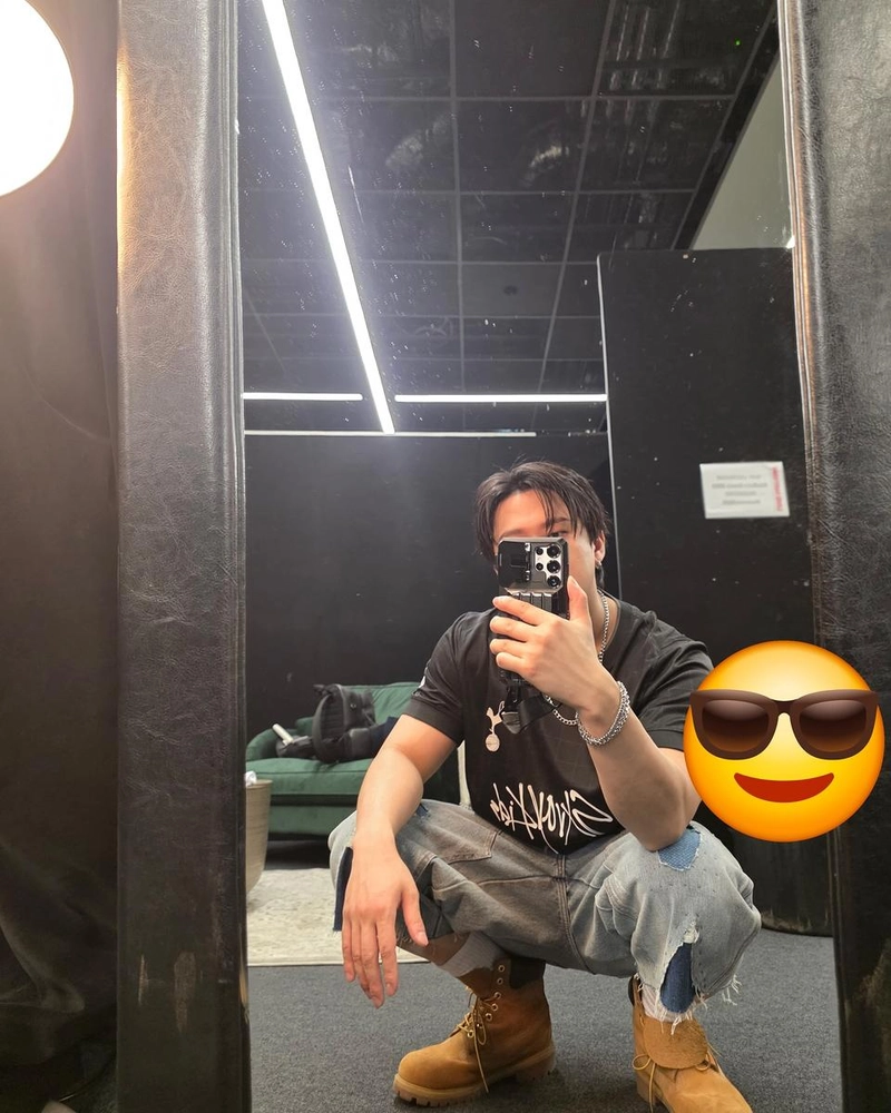“미쳤다ㅏㅏㅏㅏㅏㅏ후”…창빈, 거울 앞 자신감→독보적 무드 폭발 / 그룹 스트레이키즈 창빈 인스타그램