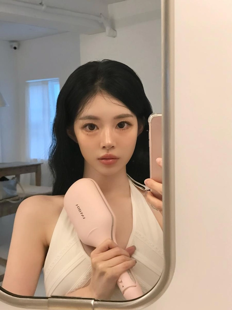 “안녕 올만이야 내사랑 보다나”…유혜원, 거울 앞 고요→우아한 여름 감성 / 커플팰리스2 출연자 모델 유혜원 인스타그램