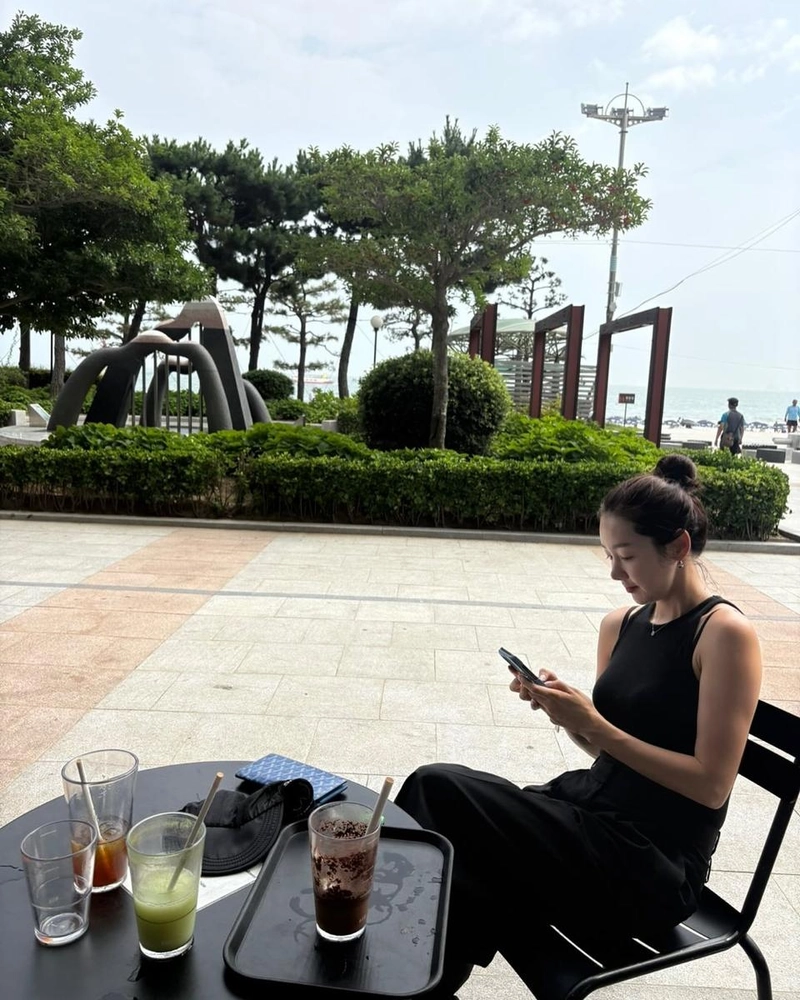 “바람 한 점에 기대어”…소이현, 해변 오후→근심 털어낸 여름 휴식 / 배우 소이현 인스타그램