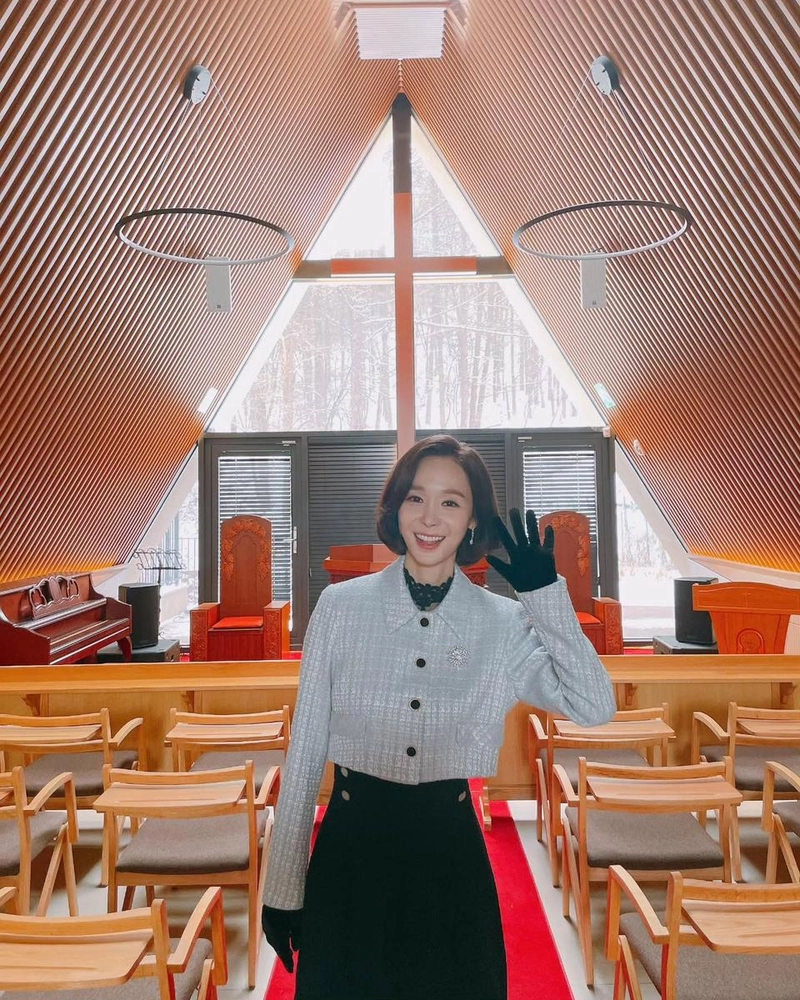 “오늘밤 10시, 첫 시작”…한수연, 환한 미소로 여름→기대감 소환 / 배우 한수연 인스타그램