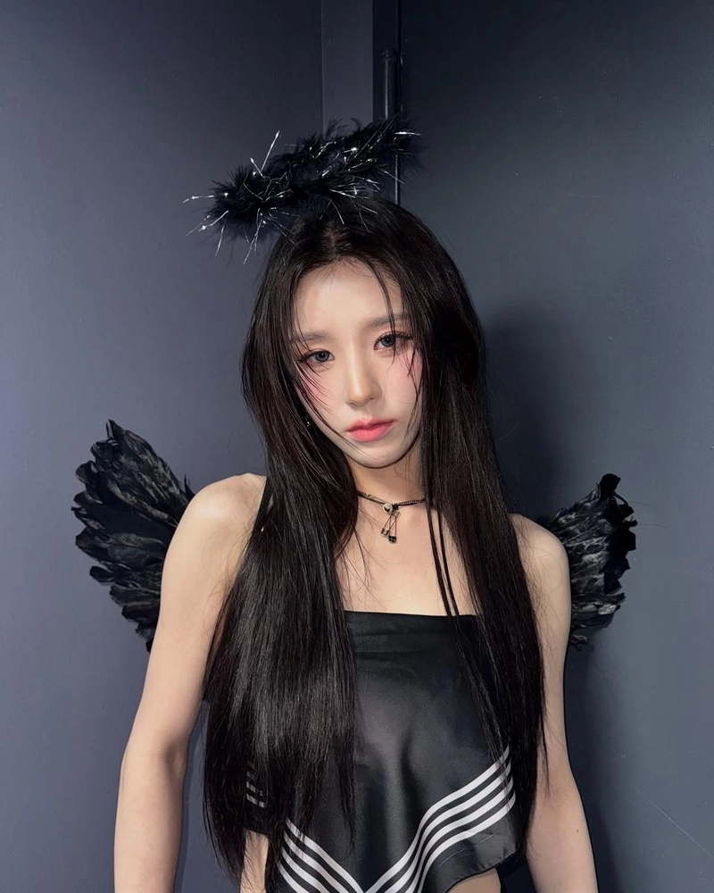 “Club Icarus는 닫혔지만”…희진, 짙은 어둠→미스터리 매혹 / 걸그룹 아르테미스 희진 인스타그램