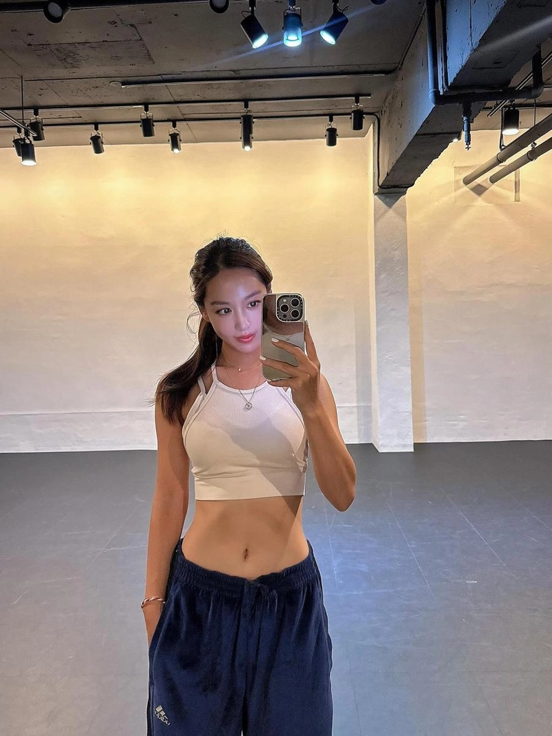 “studio diaries”…김희정, 여름 저녁 무드→건강미 감탄 / 배우 김희정 인스타그램