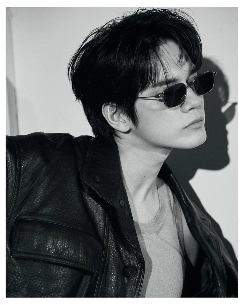 “무심한 시선 너머의 여름”…옹성우, 흑백의 온도→고요한 존재감 / 배우 옹성우 인스타그램