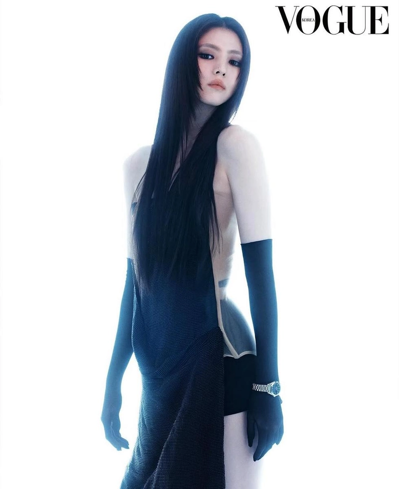 “강렬한 어둠 아래서”…한소희, 매혹적 눈빛→몽환의 경계 / 배우 한소희 인스타그램