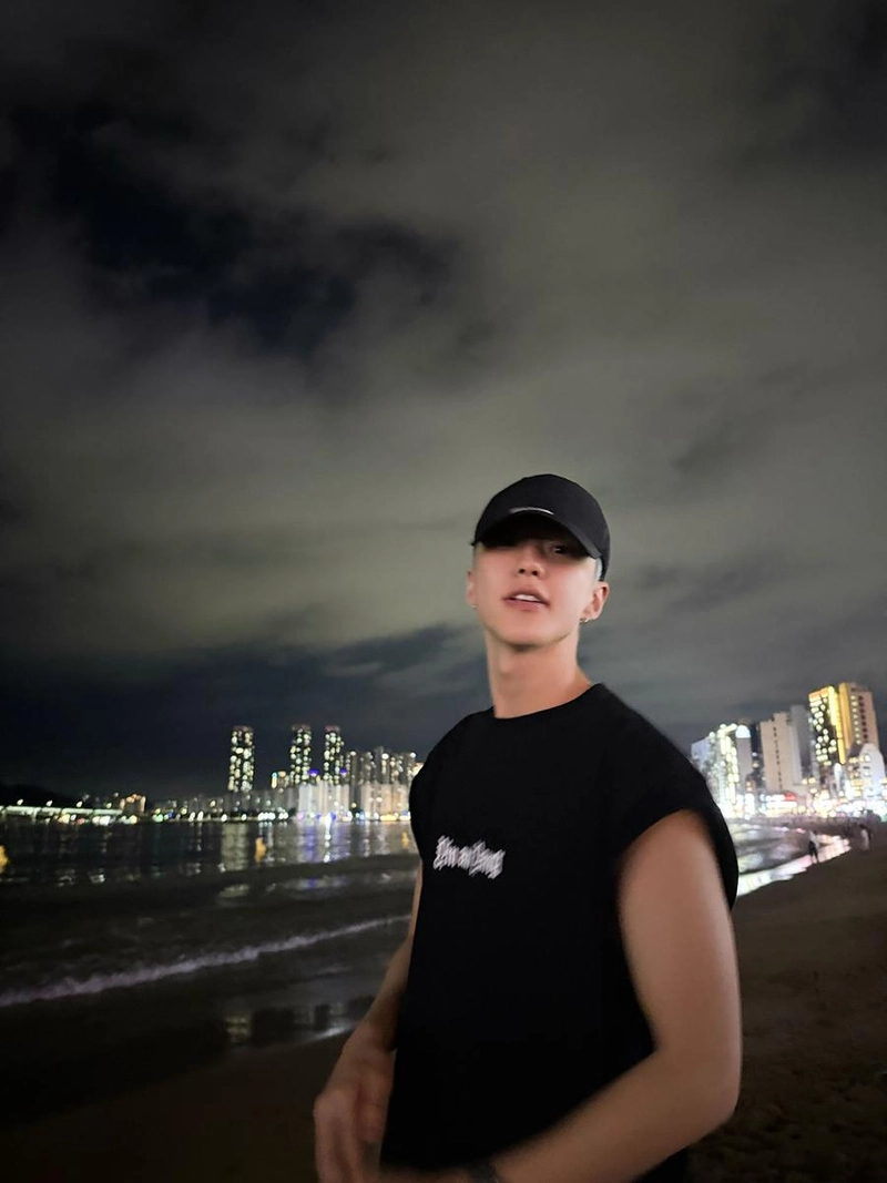 “부산사랑한데이”…호시, 여름밤의 설렘→해변 감성 폭발 / 그룹 세븐틴 호시 인스타그램