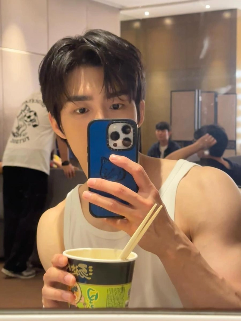 “여름날이었다”…손우현, 민소매 셀카→청량감 폭발 / 배우 손우현 인스타그램