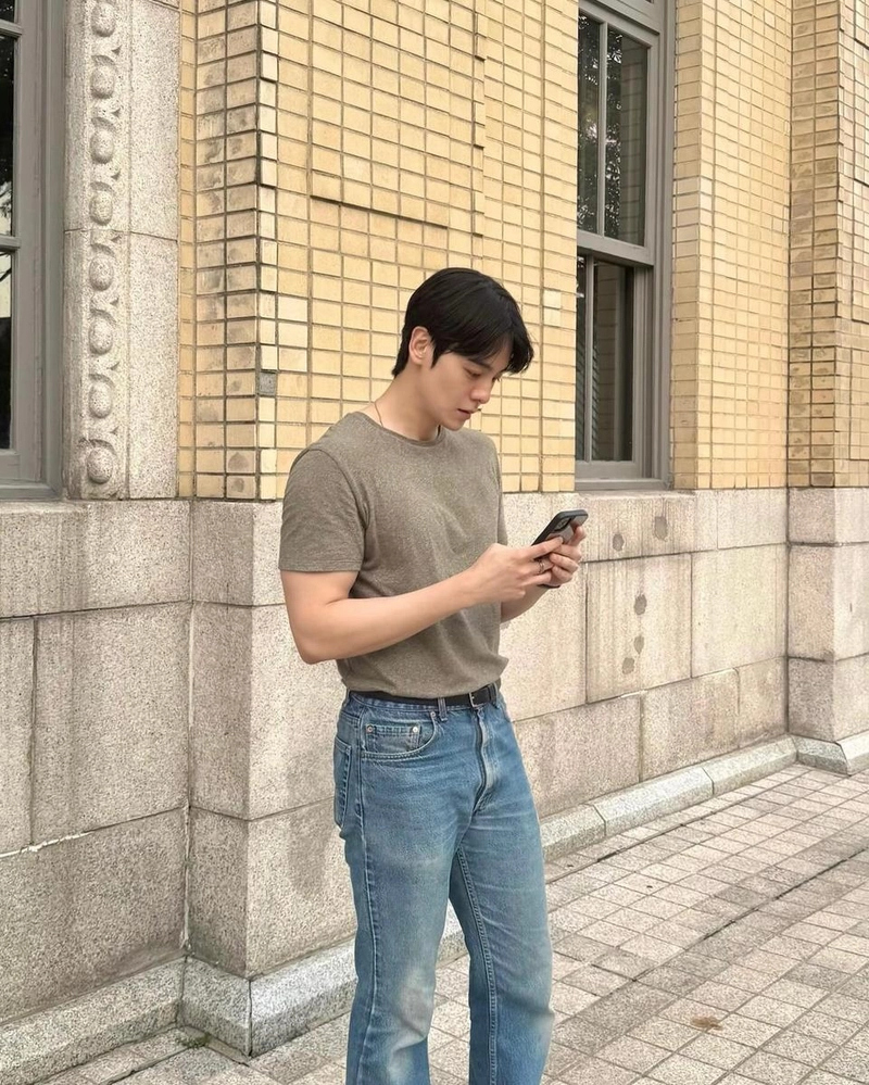 “담담한 오후의 여운”…장성훈, 무심한 시선→여름 거리 감성 / 모델 장성훈 인스타그램