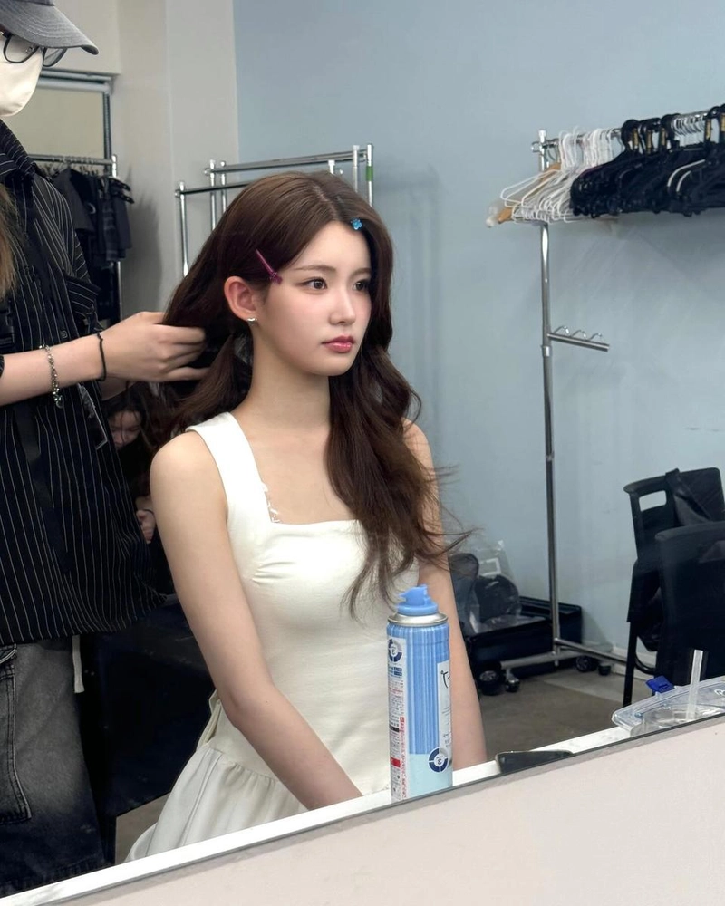 “고요한 준비의 시간”…유수아, 여름날 대기실→순백의 청초함 / 걸그룹 첫사랑 유수아 인스타그램