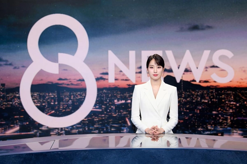 “뉴스 데스크 앞의 긴장”…주시은, 낯섦 속 존재감→저녁 뉴스의 품격 / 아나운서 주시은 인스타그램