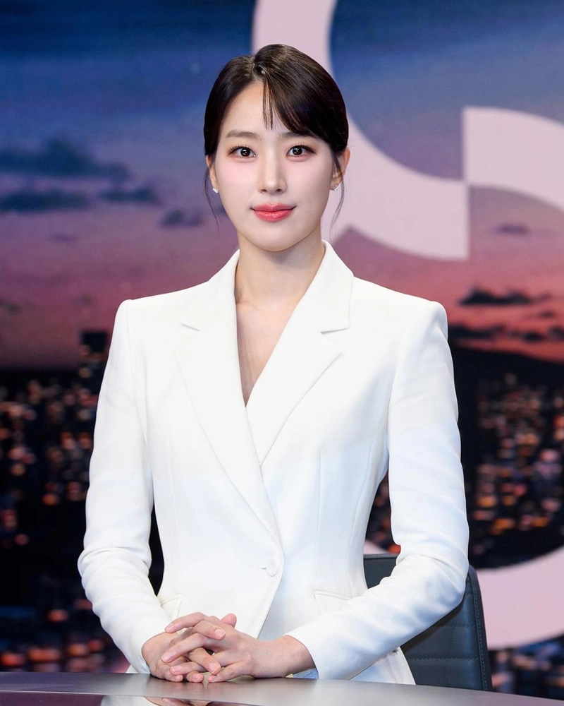 “사진 예쁘게 찍어주셨는데”…주시은, 여름 밤 뉴스데스크→품격 대변 / 아나운서 주시은 인스타그램
