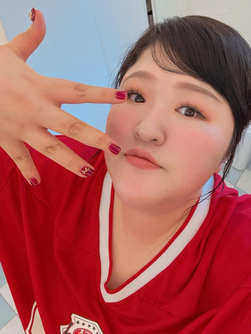 “앞머리가 자라난 하루”…이국주, 진솔함 가득→여름 셀카로 위로 건네 / 코미디언 이국주 인스타그램