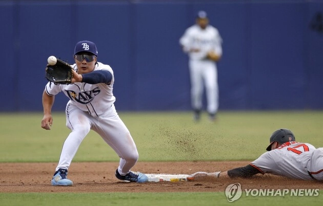 “허리 통증으로 조기 교체”…김하성, 1볼넷 1도루 후 교체 / 연합뉴스