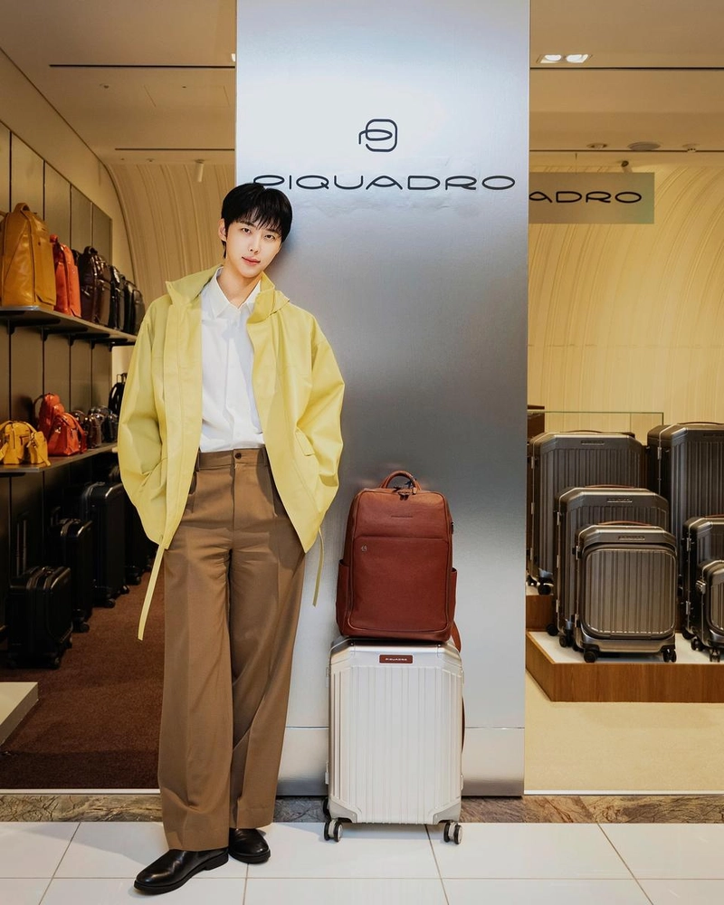 “일과 여행 사이에서”…박정진, 여름 매장 속 감성→정제된 존재감 / 인플루언서 박정진 인스타그램