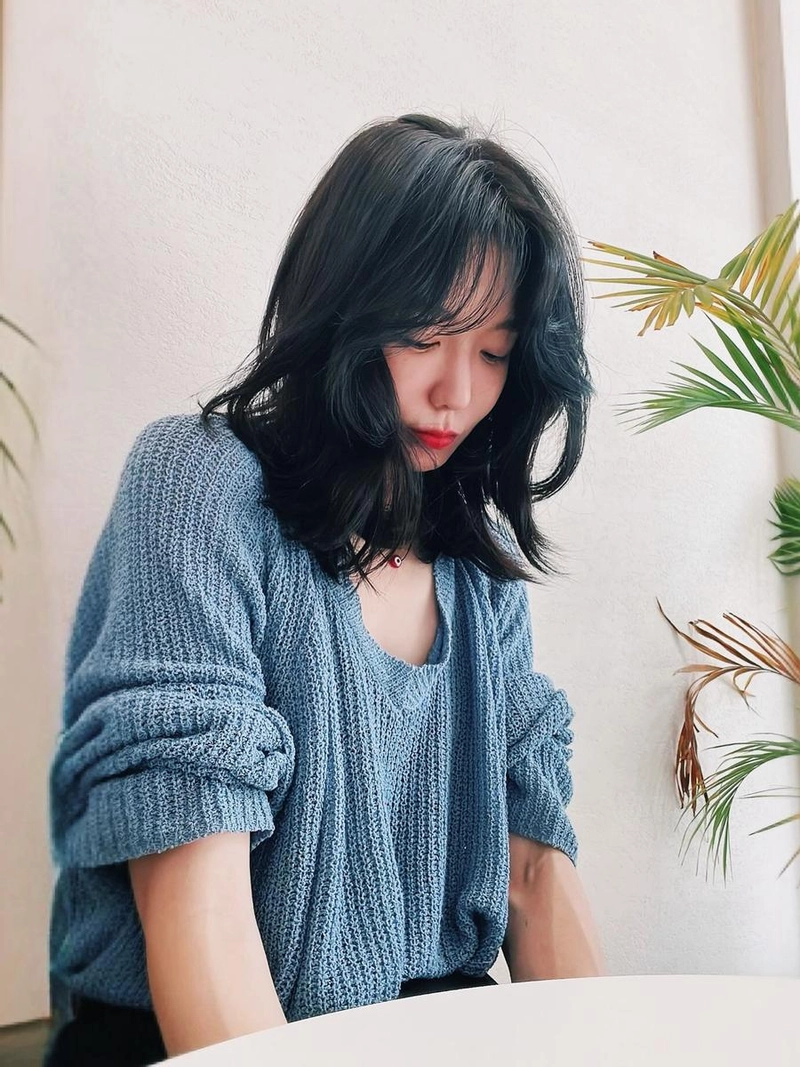 “생각이 깊어진 아침”…신소율, 푸른빛 여름→고요한 침잠 / 배우 신소율 인스타그램