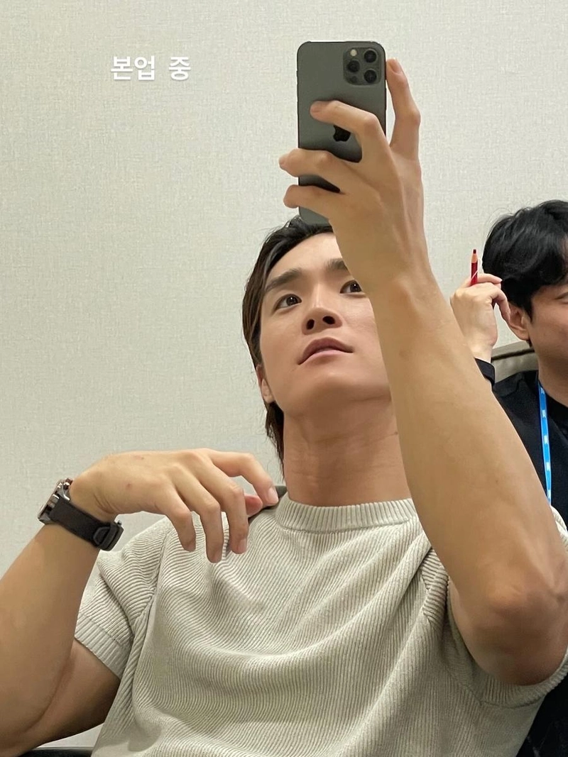 “본업의 순간이 깃든 표정”…서하준, 일상 속 몰입→차분한 긴장감 / 배우 서하준 인스타그램