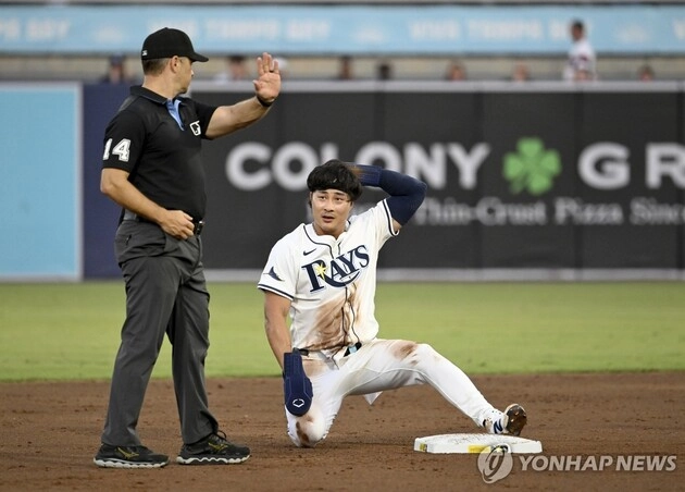 “도루 중 허리 통증 호소”…김하성, 교체 후 몸 상태 점검 예정 / 연합뉴스