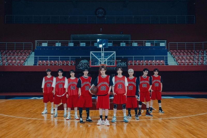 “빌보드가 먼저 인정했다”…제로베이스원, ‘BLUE’로 세계 K-팝 무대→컴백 기대감 고조 / 웨이크원