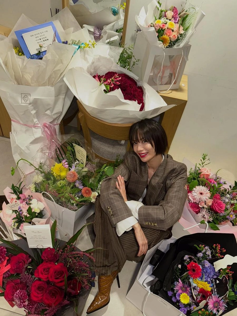 “진심이 닿는 그날의 여운”…나나, 꽃빛 가득 공간→감사 인사 압도 / 걸그룹 애프터스쿨 나나 인스타그램