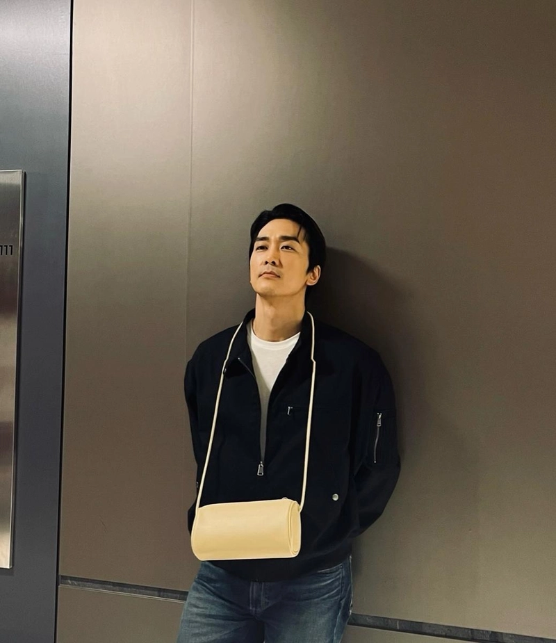 “여긴 어디…기다림, 외로움”…송승헌, 고요 속 침묵→쓸쓸한 감성 폭발 / 배우 송승헌 인스타그램