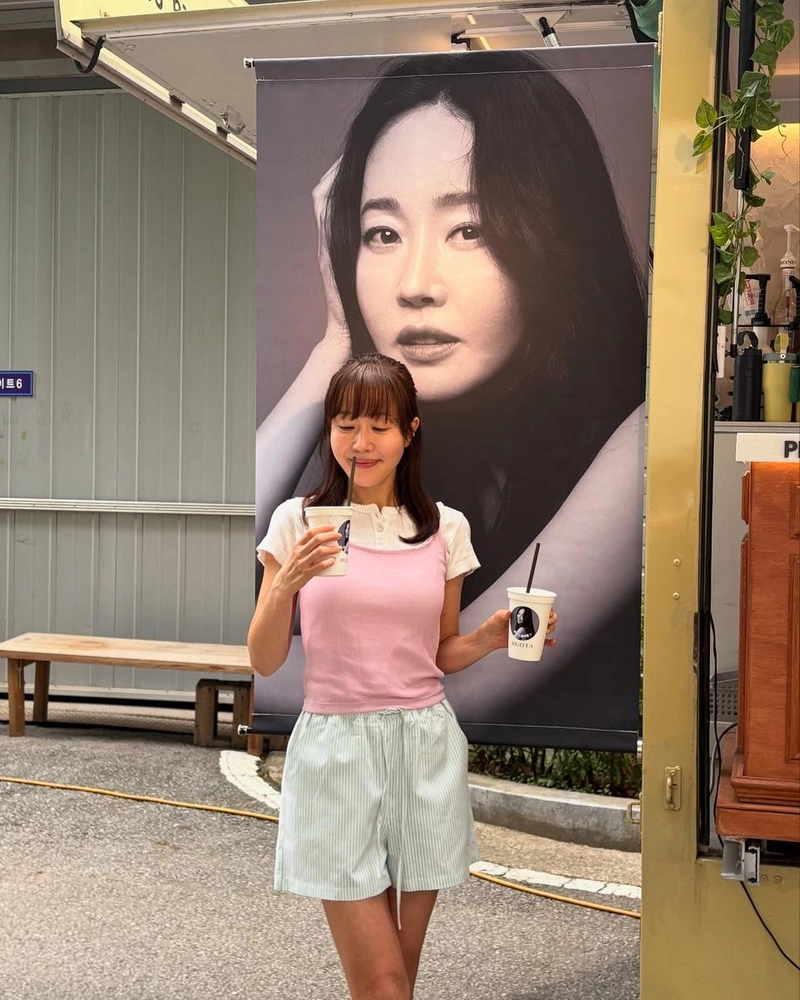 “울신혜 사랑해”…엄지원, 유쾌한 여름날→싱그러운 미소로 시선 압도 / 배우 엄지원 인스타그램
