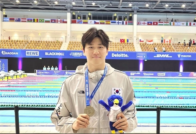 “0.02초차 은빛 질주”…윤지환, 하계U대회 배영 50ｍ 은메달 / 연합뉴스