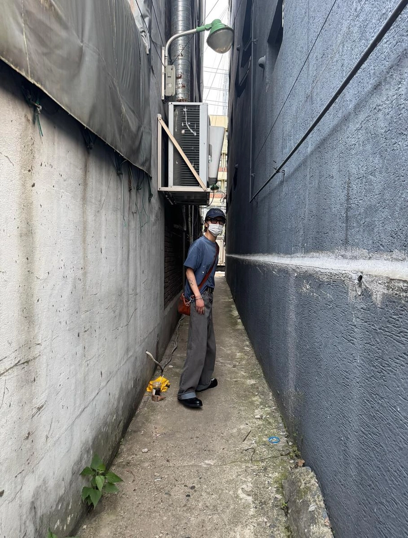 “특별하지 않아도 충분해”…예성, 한여름 골목에서→일상 감성 폭발 / 그룹 슈퍼주니어 예성 인스타그램