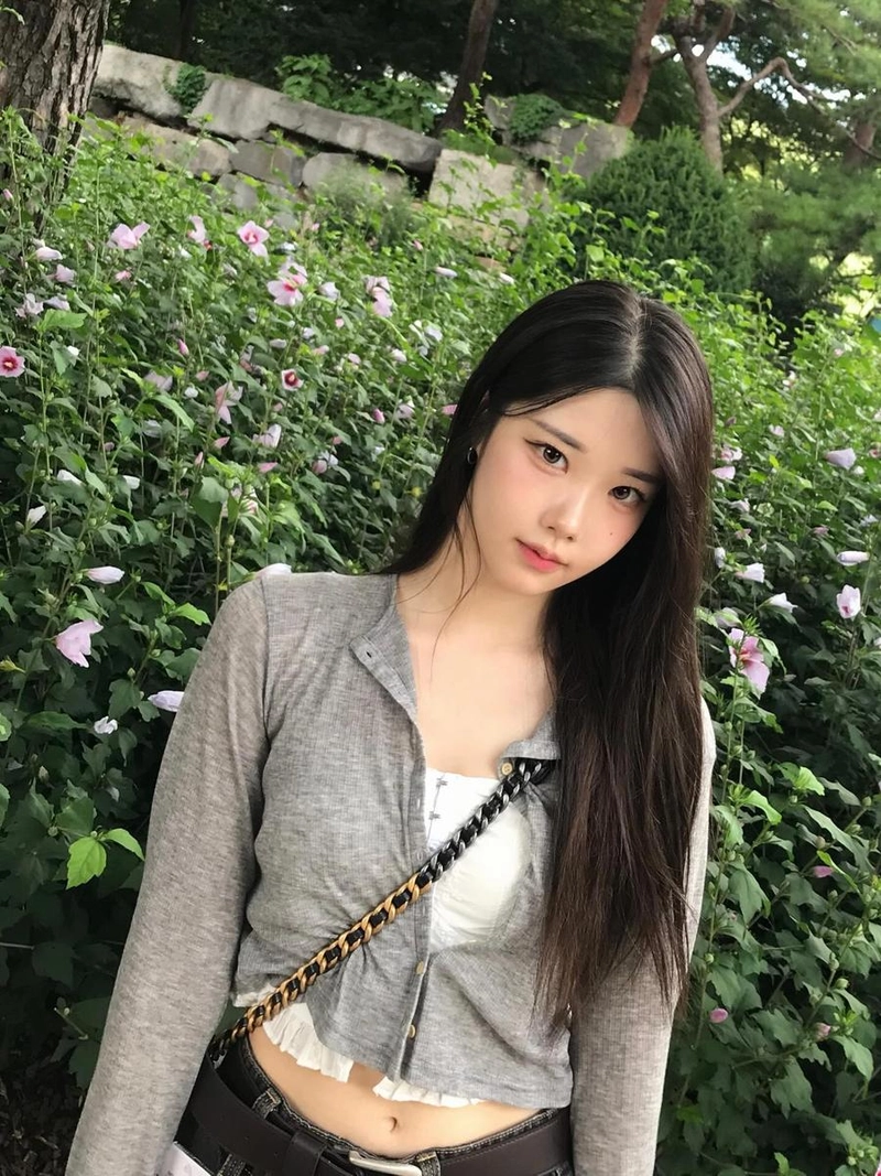 “더워어”…클라씨 채원, 한여름 오후→잔잔한 청순 미소 / 걸그룹 클라씨 채원 인스타그램