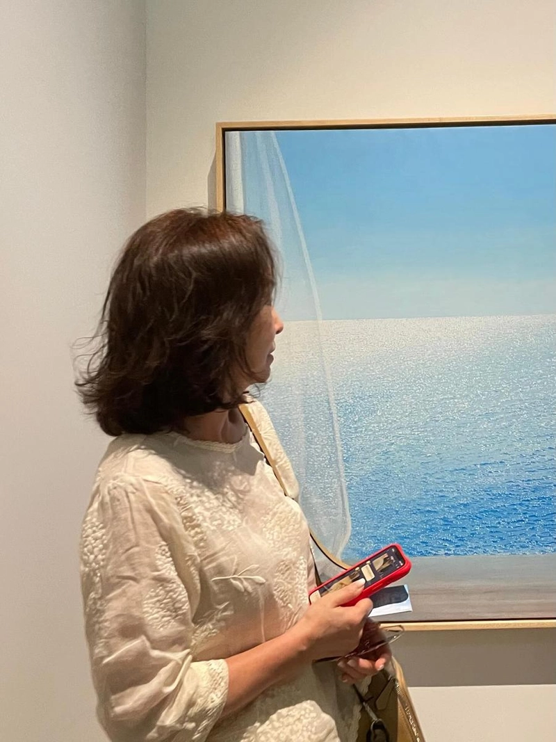 “소소한 풍경에 마음이 물들었다”…김미숙, 고요한 눈빛→여름 전시회 속 온기 / 배우 김미숙 인스타그램