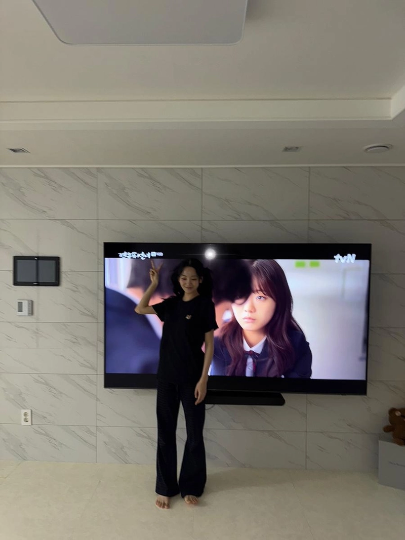 “퇴근하고 본방사수”…조이현, 집 안의 여운→작품 속으로 스며든 밤 / 조이현 인스타그램