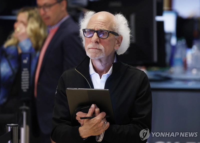 뉴욕증시 혼조…다우 0.24% 상승, 기술주 약세에 나스닥 0.14% 하락