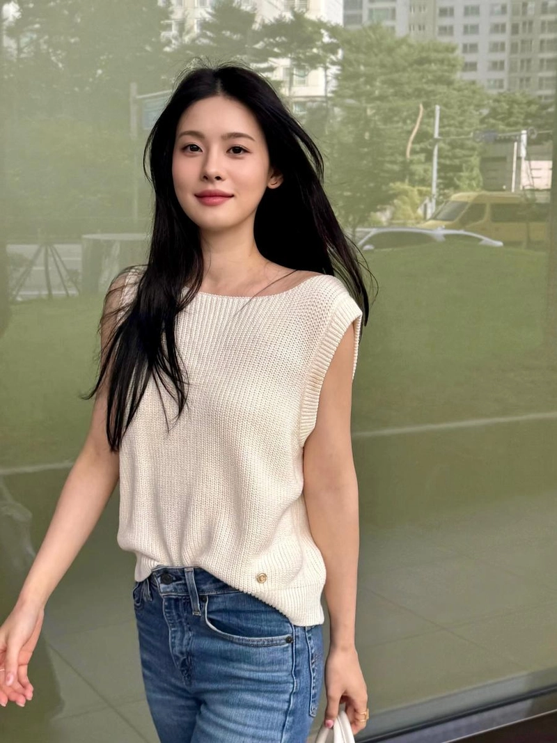 “날씨 좋다”…주하늘, 여름 햇살 속 미소→청량 비주얼 완성 / 하트페어링 출연자 모델 주하늘 인스타그램
