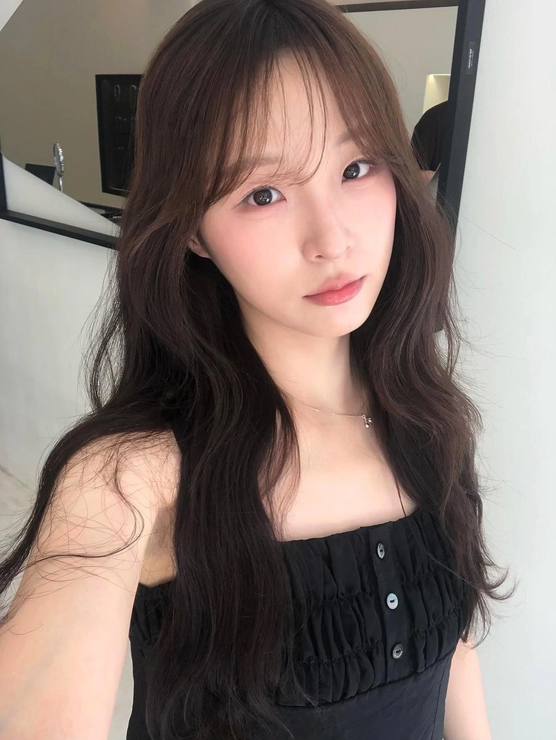 “고요한 시선의 여름 오후”…이서경, 맑은 눈빛→섬세한 청순미 / 환승연애3 출연자 치위생사 이서경 인스타그램
