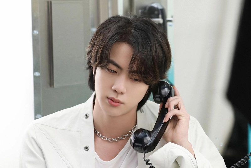 “또 1위, 또 진”…방탄소년단 진, ‘Echo’로 美 앨범·스포티파이 쾌거→투어 열기 폭발