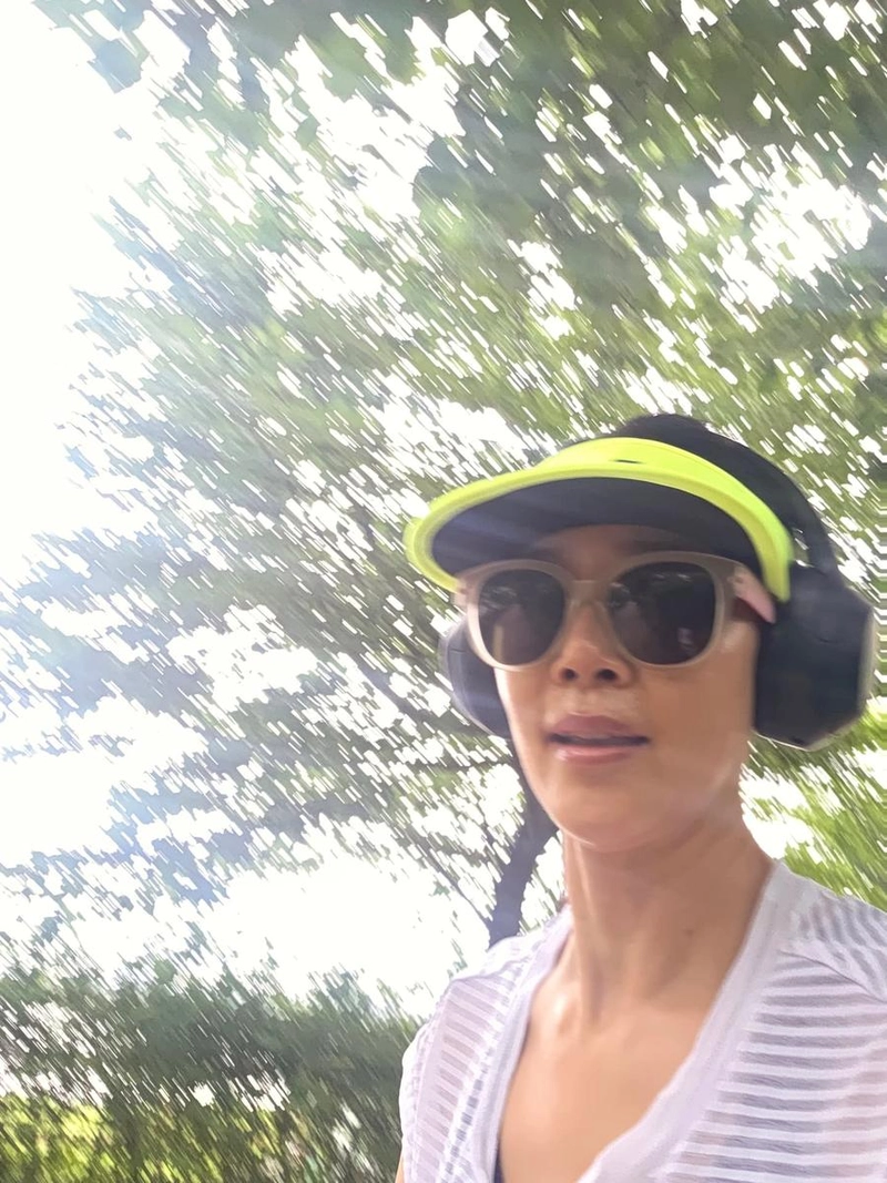 “오늘도 힘받고 나가요”…문정희, 이른 아침 러닝→에너지 충전 순간 / 배우 문정희 인스타그램