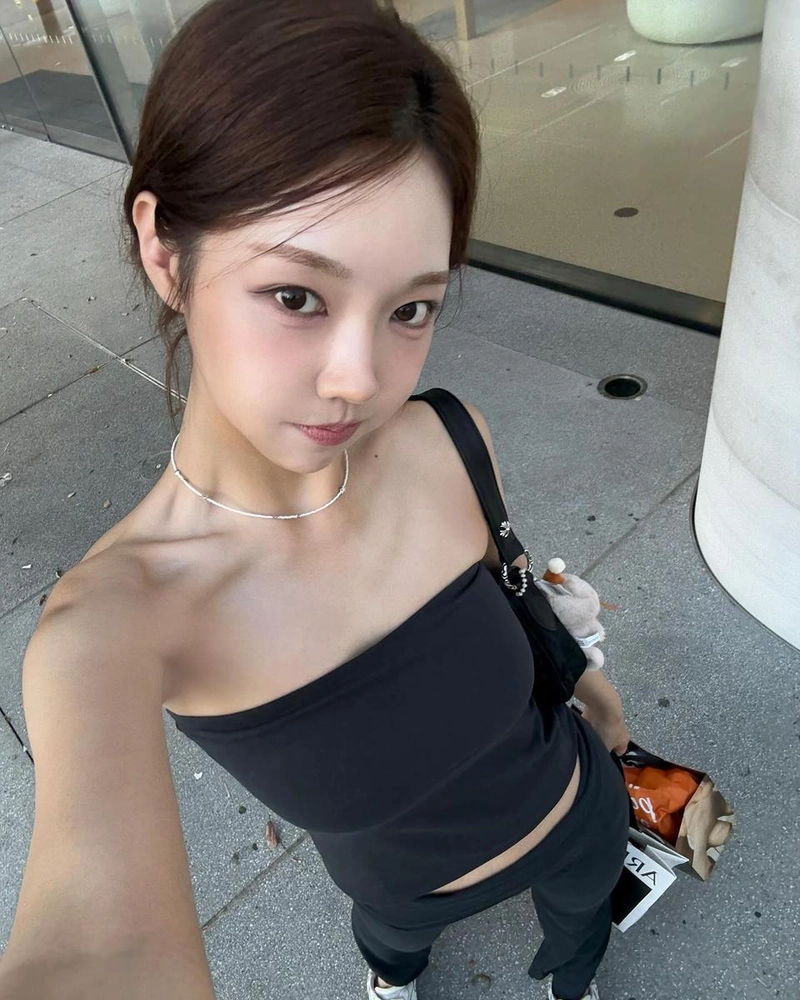 “거의 태닝 키티”…김혜진, 여름빛 아래 시선 압도 / 솔로지옥4 출연자 모델 김혜진 인스타그램