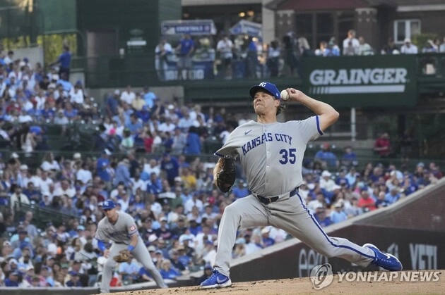 “MLB 14번째 팀 선발 등판”…리치 힐, 45세 최고령 투수 진기록 / 연합뉴스