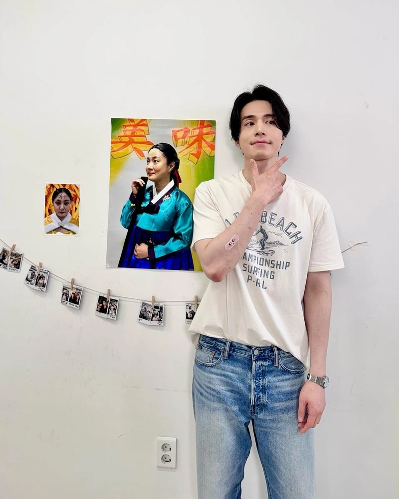 “유쾌한 눈빛 따라”…이동욱, 소년미 넘친 하루→여름의 감성 인증 / 배우 이동욱 인스타그램