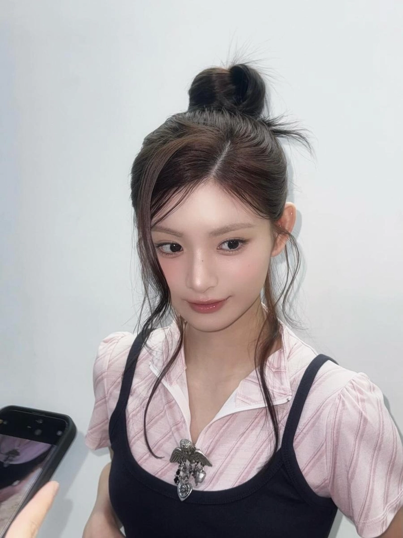 “시선 머문 청초한 얼굴”…에버글로우 이런, 맑은 여름→청량 미소로 시선 압도 / 걸그룹 에버글로우 이런 인스타그램