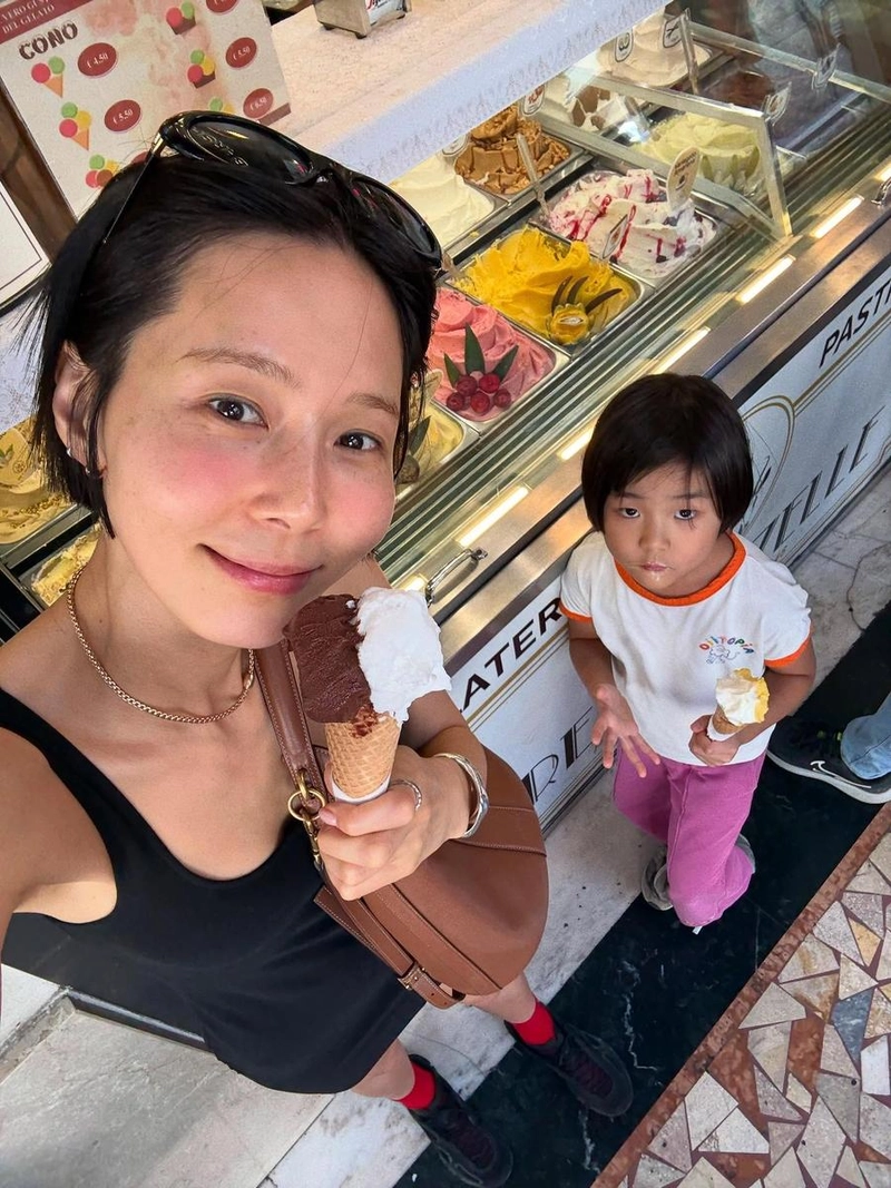 “밀라노에서 묻는 작은 위로”…김나영, 초여름의 달콤함→일상 속 감성 충전 / 방송인 김나영 인스타그램