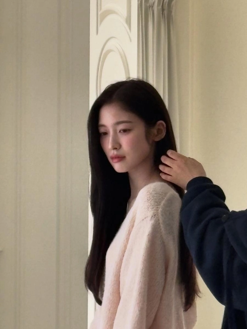 “내여상 많이 사랑해주세요”…아린, 잔잔한 시선→여름 감성 화보 / 걸그룹 오마이걸 아린 최예원 인스타그램