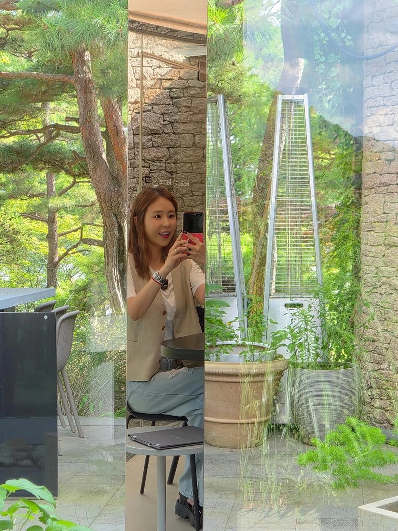 “오늘도 감사합니다”…신지, 평온한 미소→여름의 힐링 카페 / 코요태 신지 인스타그램