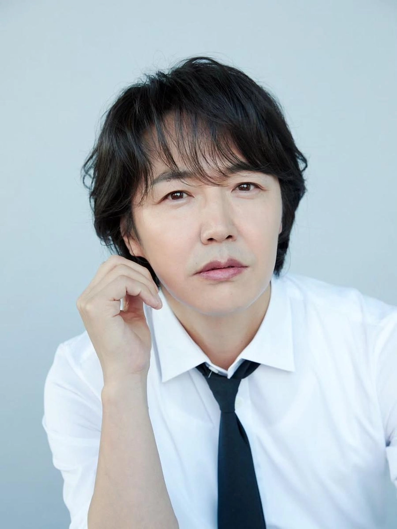 “새로운 시작에 담긴 고요함”…윤상현, 여름 저녁→고백 같던 시선 / 배우 윤상현 인스타그램